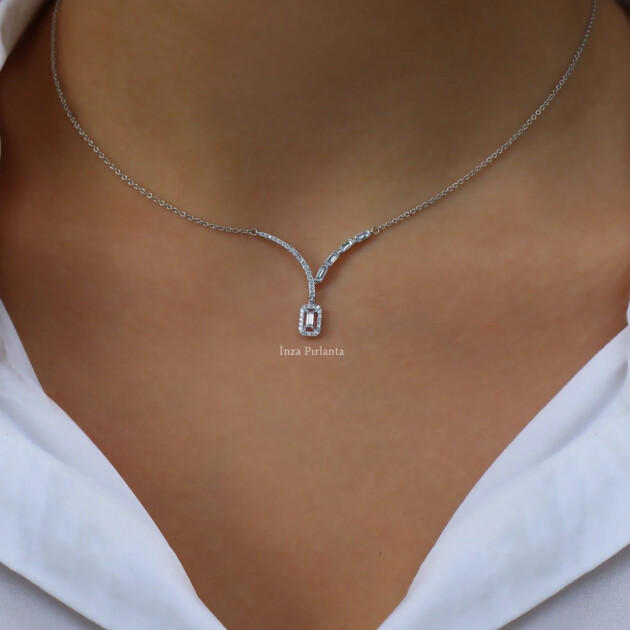0.25 Karat Özel Tasarım Pırlanta Baget Kolye - 