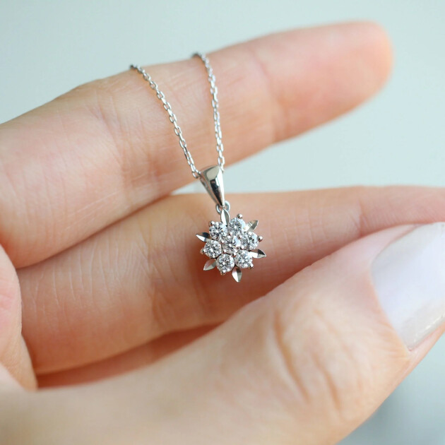 0.35 Karat Özel Tasarım Coronet Pırlanta Kolye - 