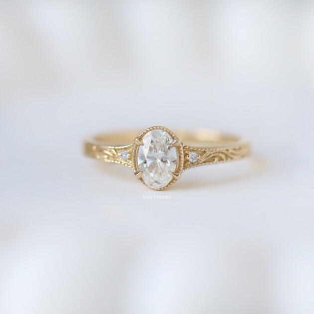0.51 Karat D VS2 GIA Sertifikalı Vintage Sia Oval Pırlanta Yüzük - 1