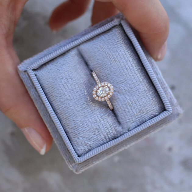 0.75 Karat Pırlanta Oval Tektaş Yüzük - 