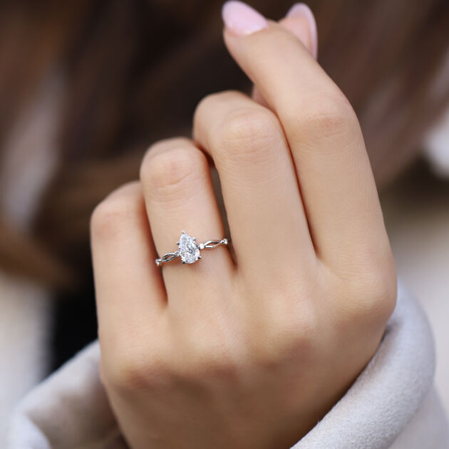 0.75 Karat D SI2 GIA Sertifikalı Nina Tasarım Damla Pırlanta Yüzük - 2