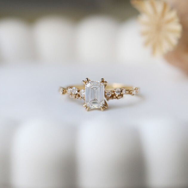 1.10 Karat E SI2 GIA Sertifikalı Vintage Emerald Asimetri Pırlanta Yüzük - 1