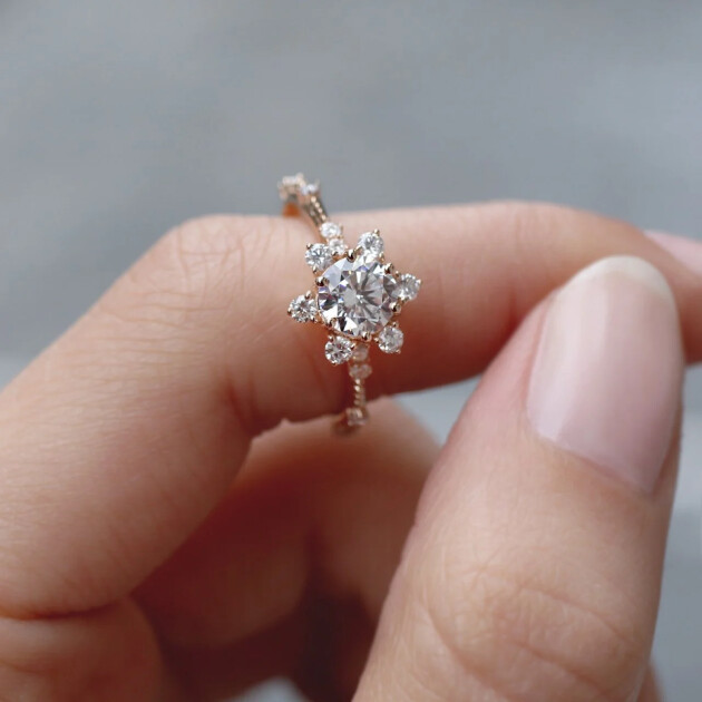 Özel Tasarım Kar Tanesi Pırlanta & Beyaz Topaz Yüzük - 